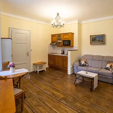 ペンション タラールーフ ドゥーム ゲストハウス