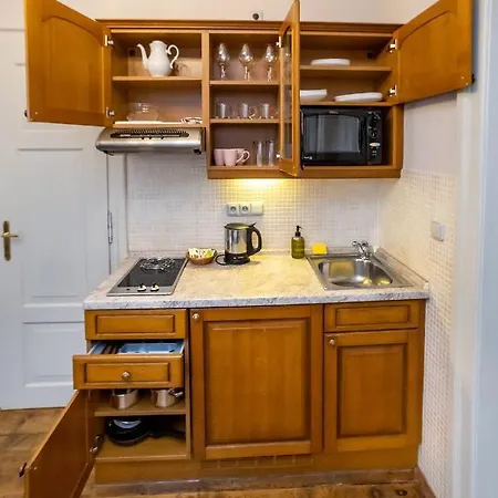 ゲストハウス ペンション タラールーフ ドゥーム