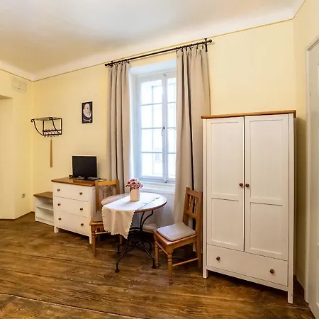 ペンション タラールーフ ドゥーム ゲストハウス 3*