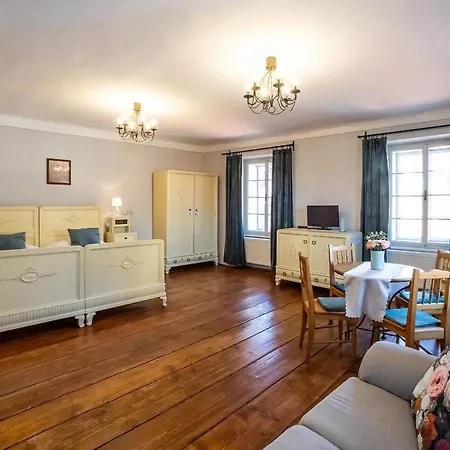 ペンション タラールーフ ドゥーム ゲストハウス